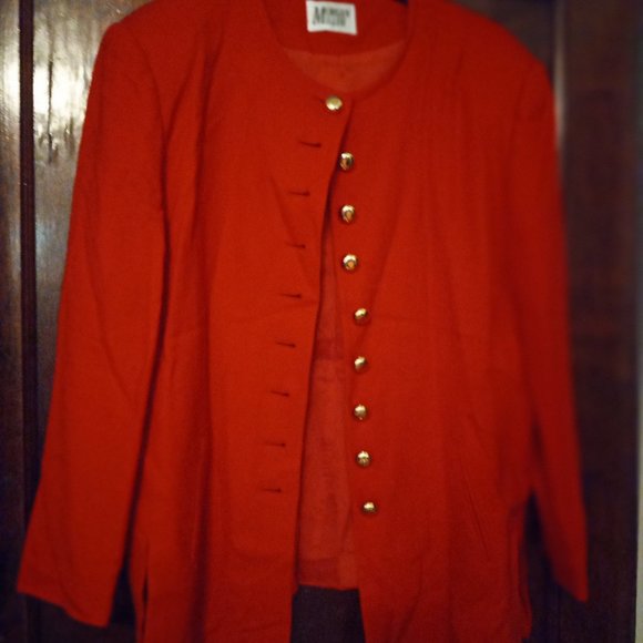 CHURCH FLOW!! 2-piece dark red pleated skirt suit with beautiful gold buttons - Picture 6 of 16